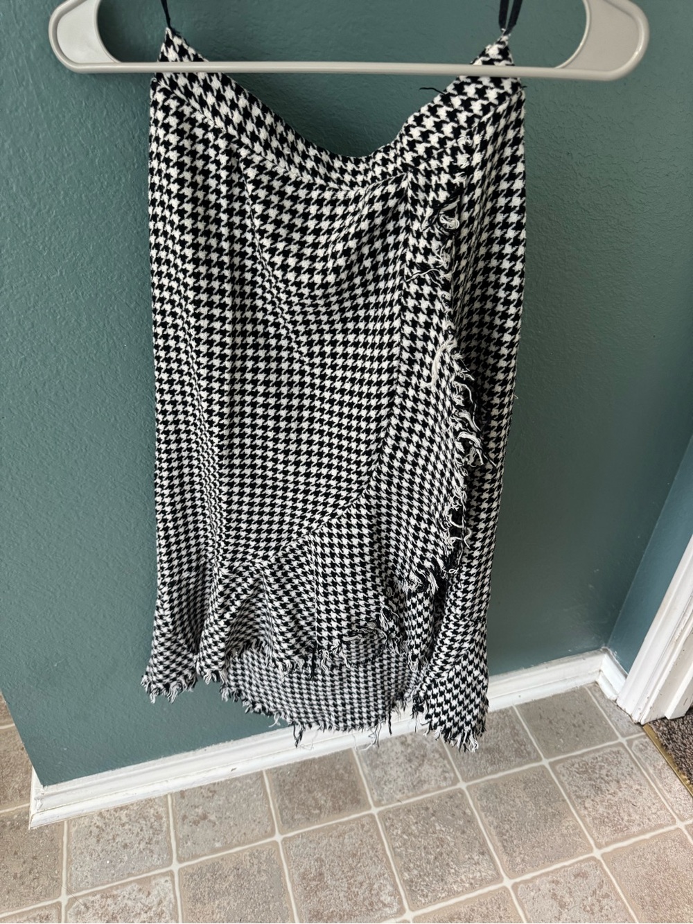 Black and White Houndstooth Midi Skirt